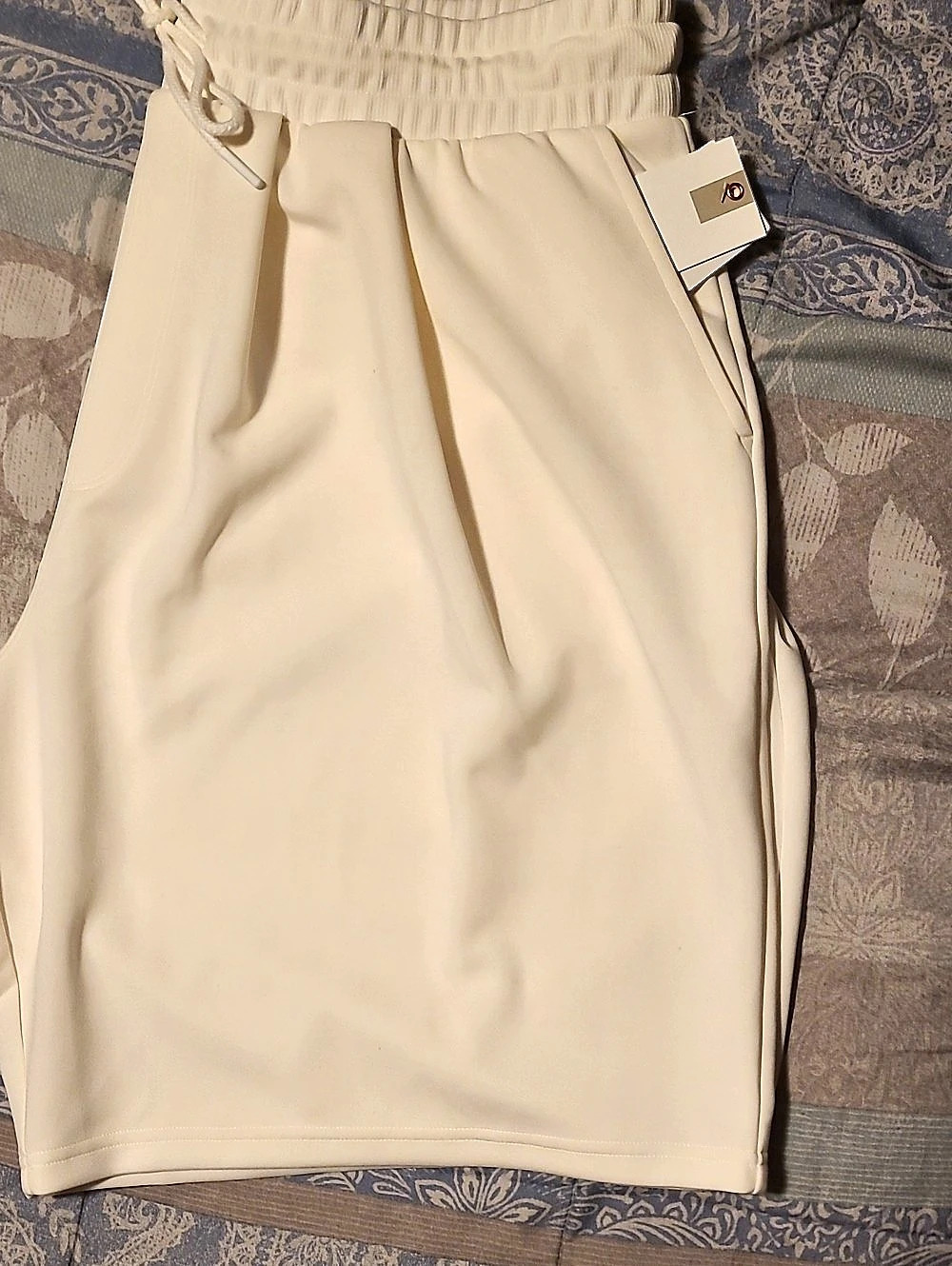 Good American cloud white shorts NWT